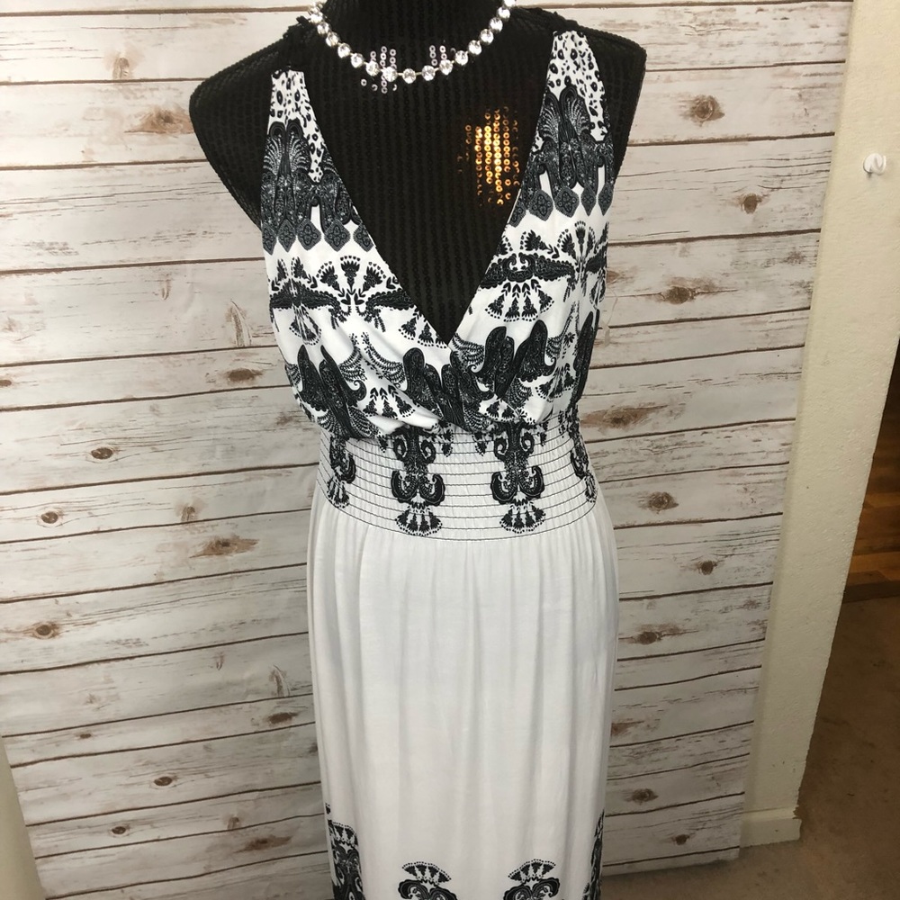 Long white/navy dress with crocheted racerback szL
